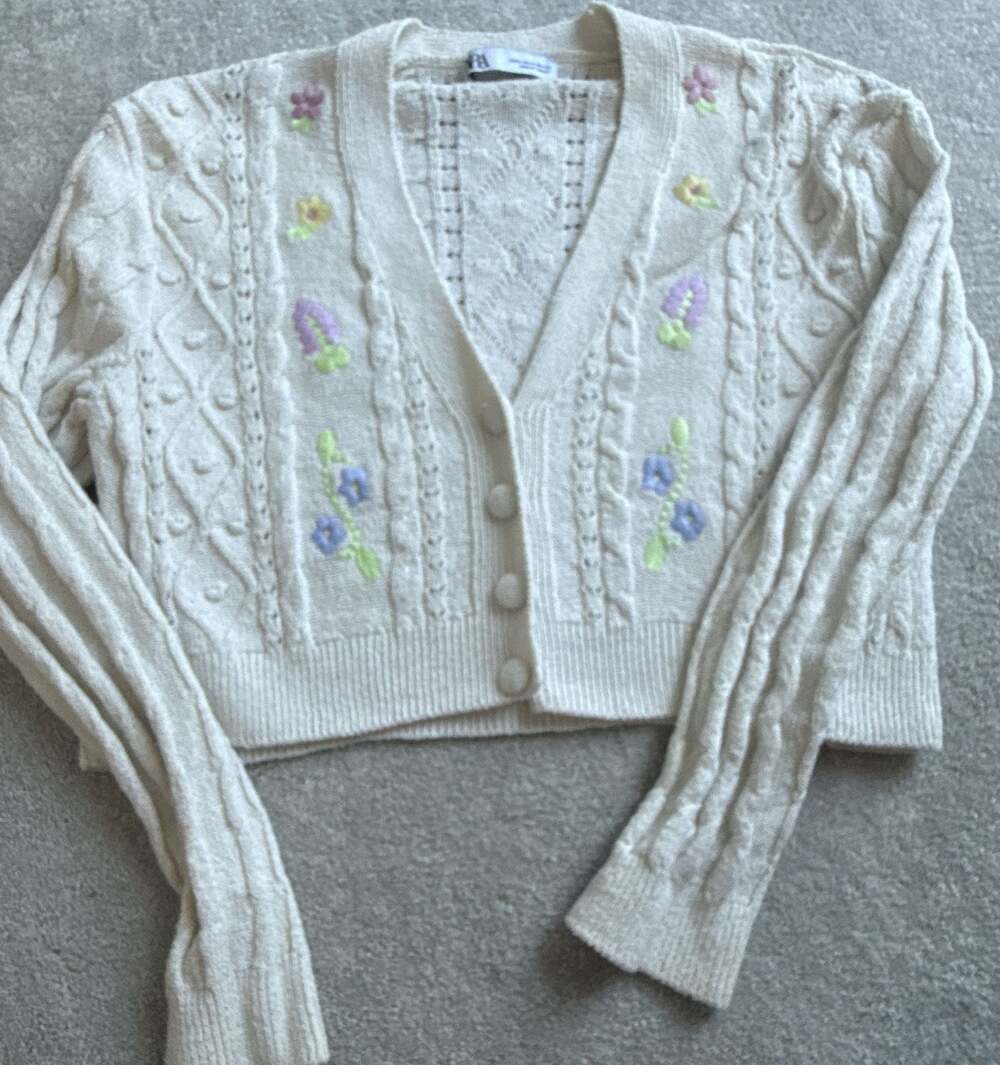 Zara Cable Knit Flower Embroidered Crop Length V Neck Cardigan White Medium